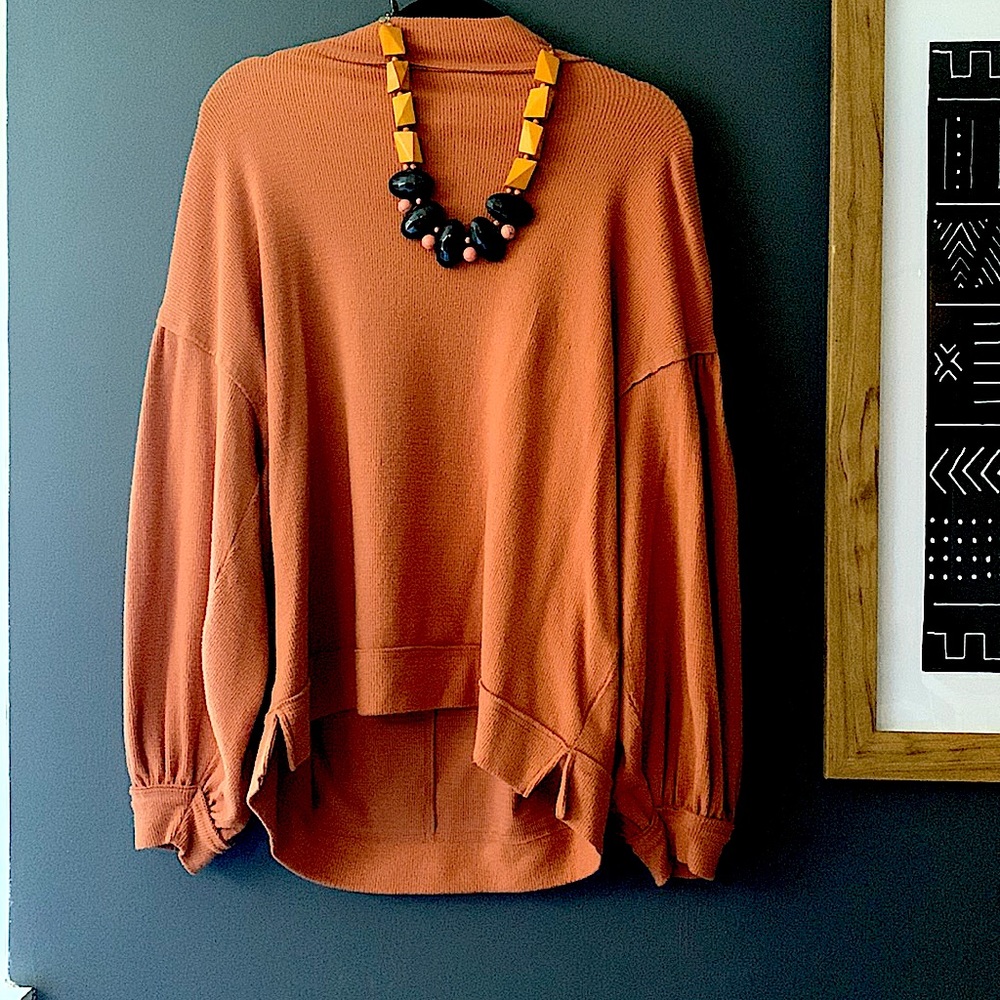 Super cool peach/pink Free People puffed sleeve, open backed sweater.